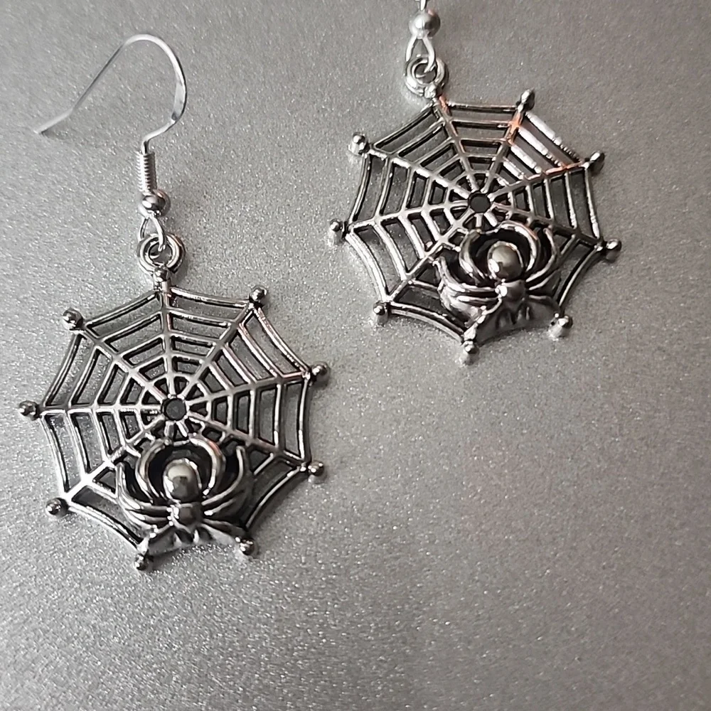 Spider Web Earrings Halloween Favorite - Picture 2 of 4